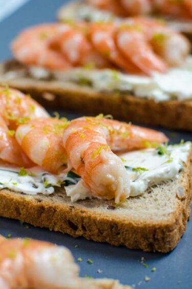Tartines aux crevettes et citron vert