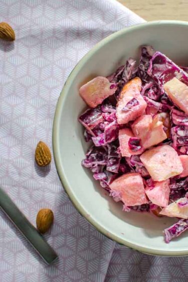 Salade de chou rouge, pommes et amandes