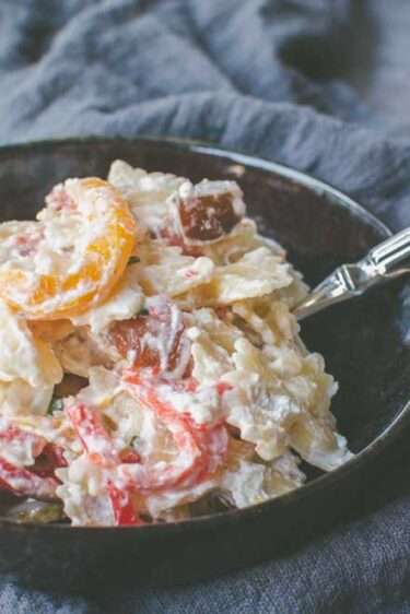 Salade de pâtes au saumon fumé, poivrons et chèvre frais