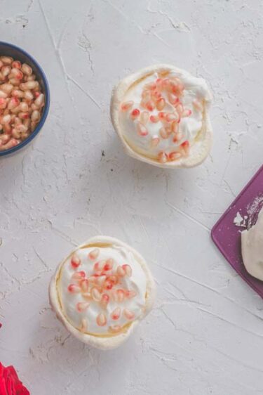 Pavlova grenade et eau de rose pour la fête des mères