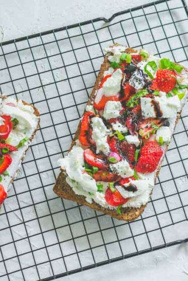 Bruschetta fraises et mozzarella