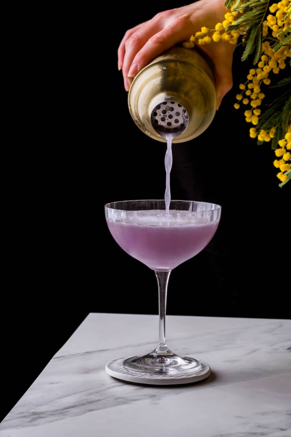 Recette du gin sour à la violette, chic et surprenant
