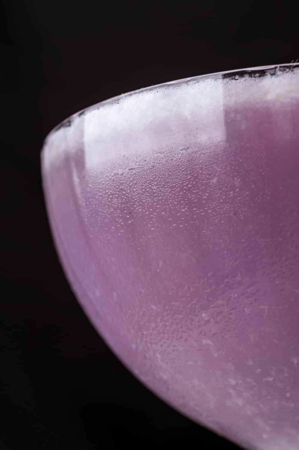 Ce gin sour à la violette va surprendre vos invités