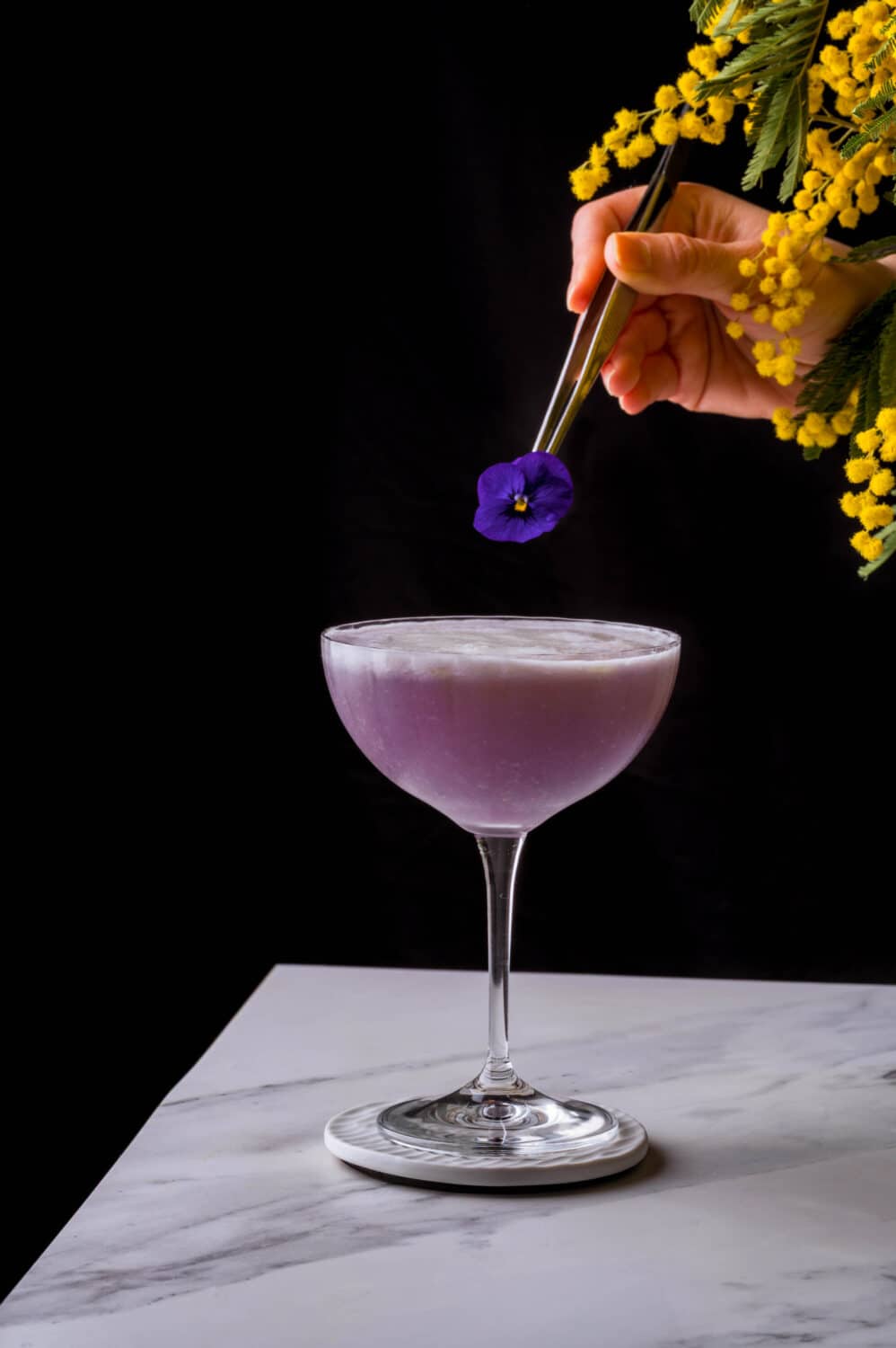 Ce gin sour à la violette va surprendre vos invités