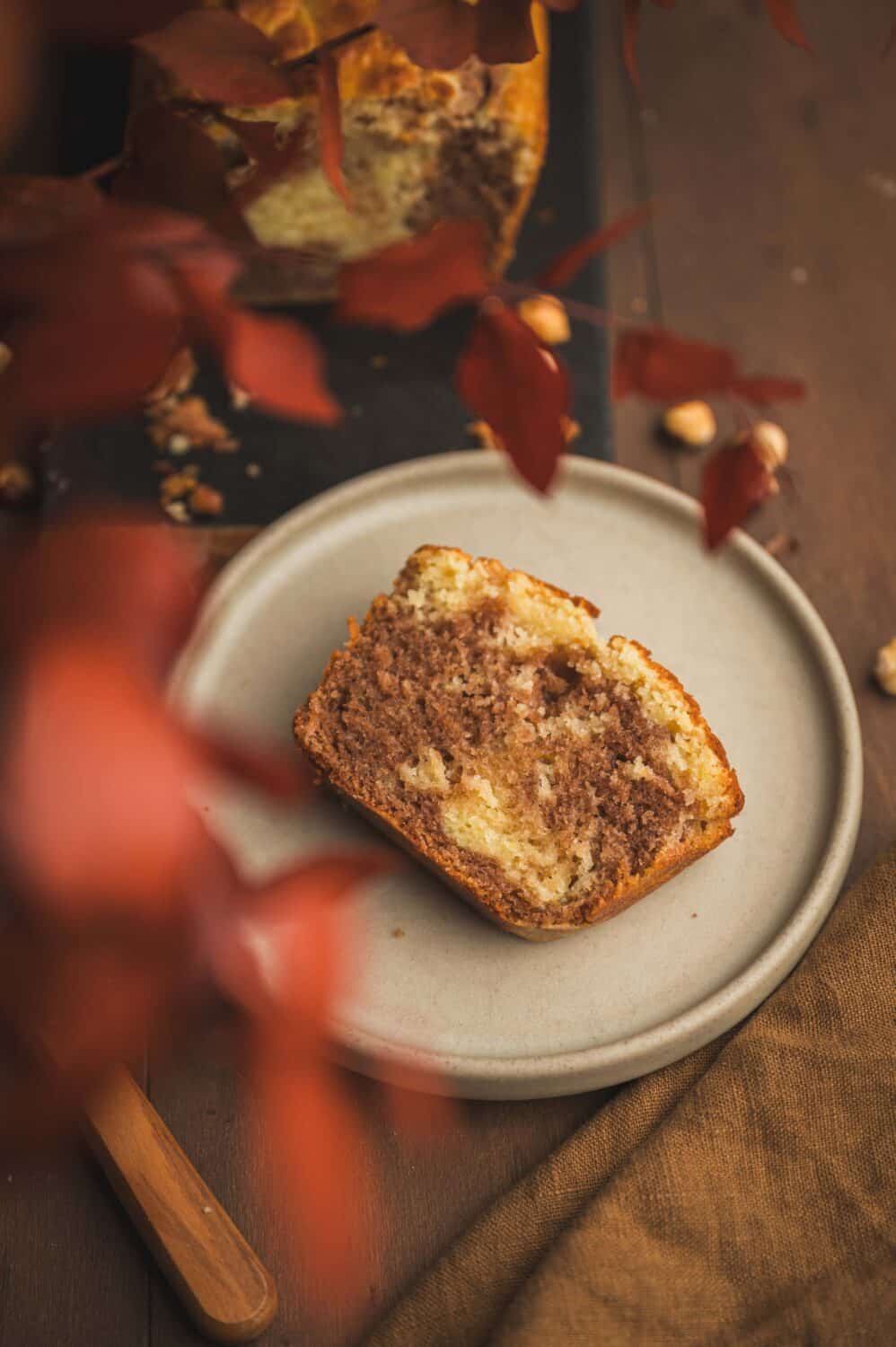 Une recette gourmande et moelleuse de marbré à la noisette et au citron