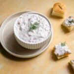 Tzatziki de radis frais et croquant : une alternative originale au tzatziki classique, parfait pour l’apéro ou accompagner vos plats d’été.