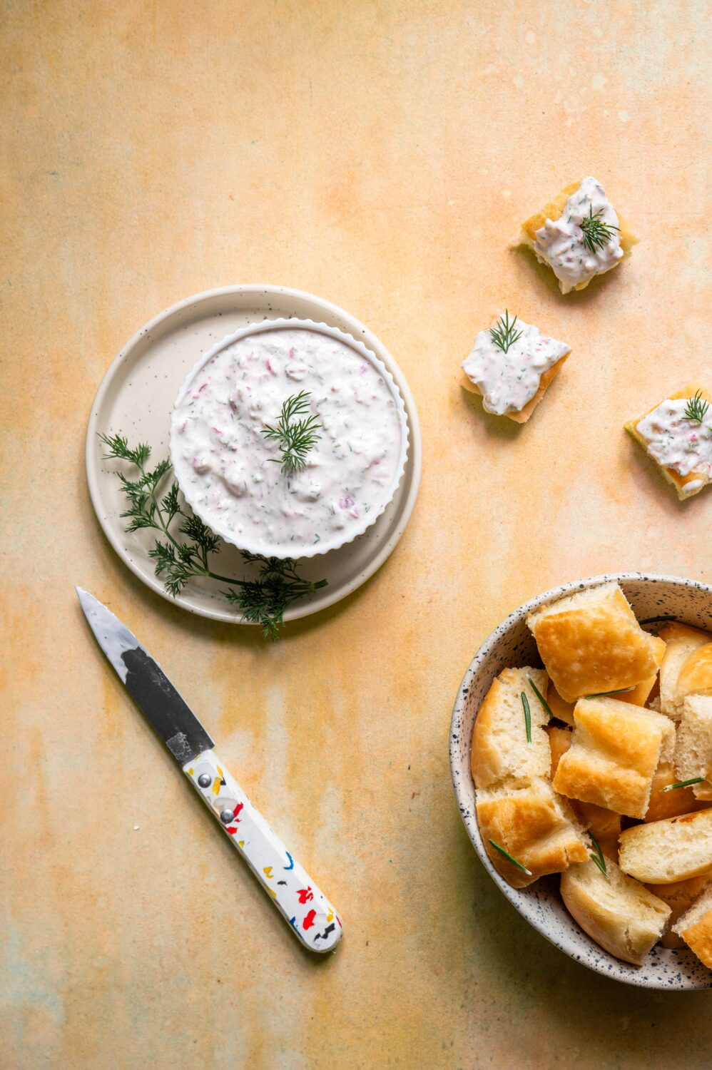 Tzatziki de radis frais et croquant : une alternative originale au tzatziki classique, parfait pour l’apéro ou accompagner vos plats d’été.