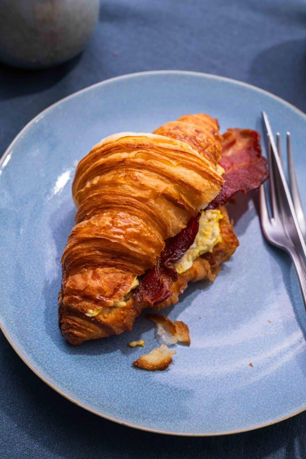 3 idées de brunch de Pâques maison : recettes sucrées et salées faciles à préparer pour un moment convivial en famille.