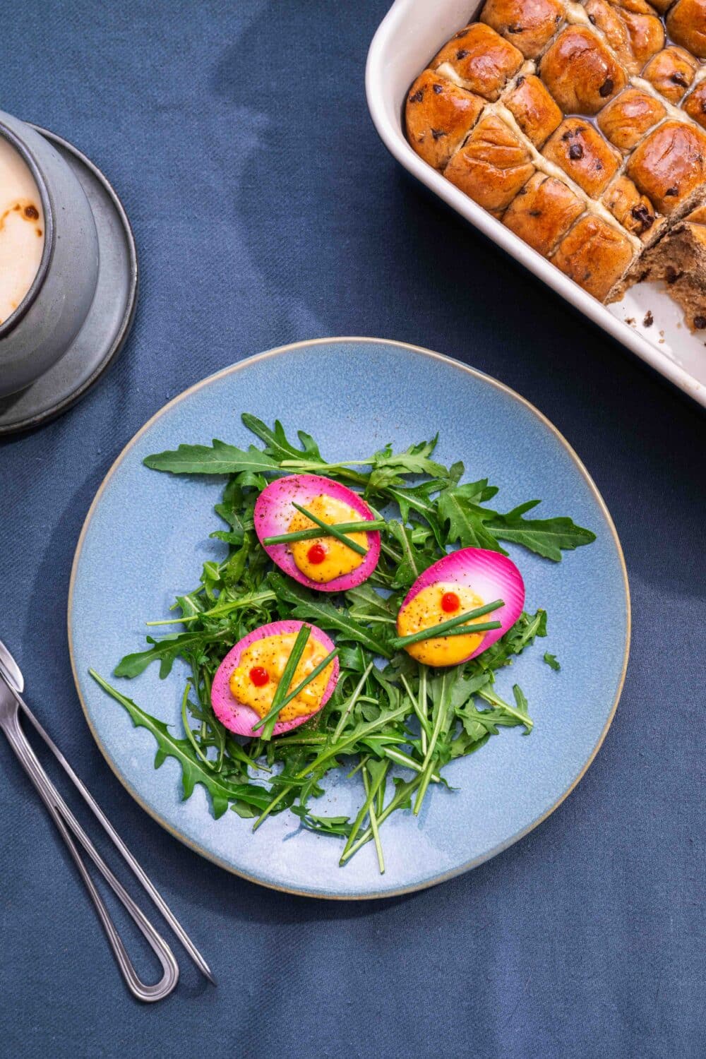 3 idées de brunch de Pâques maison : recettes sucrées et salées faciles à préparer pour un moment convivial en famille.