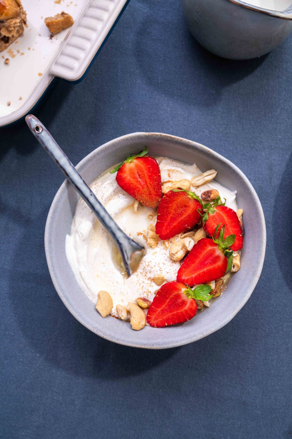 3 idées de brunch de Pâques maison : recettes sucrées et salées faciles à préparer pour un moment convivial en famille.