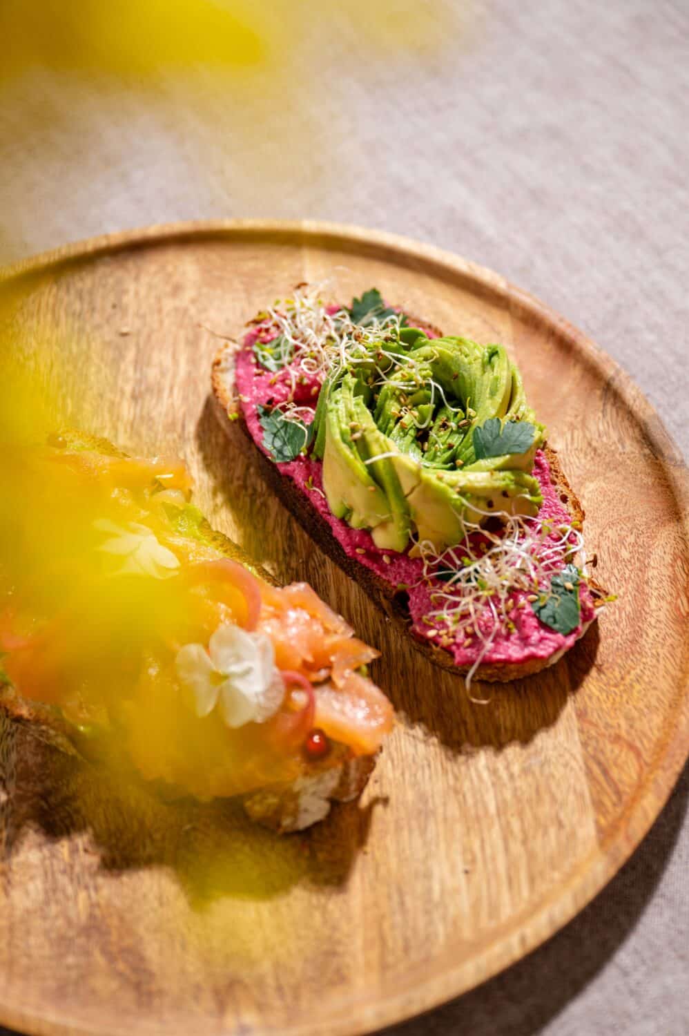 4 idées de tartines faciles et colorées à décliner : avocat, saumon fumé, betterave et œufs. Des recettes rapides, gourmandes et parfaites pour le brunch.