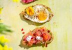 4 idées de tartines faciles et colorées à décliner : avocat, saumon fumé, betterave et œufs. Des recettes rapides, gourmandes et parfaites pour le brunch.