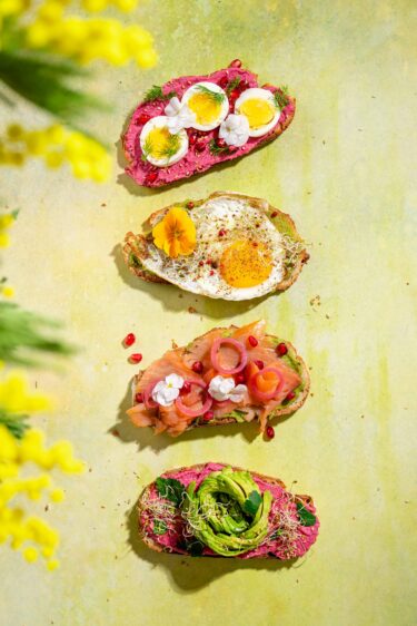 4 idées de tartines faciles et colorées à décliner : avocat, saumon fumé, betterave et œufs. Des recettes rapides, gourmandes et parfaites pour le brunch.