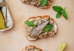 Idée apéro rapide : tartines aux sardines et aubergine faciles à préparer, croustillantes et gourmandes. Parfait pour un repas express ou un apéritif maison.